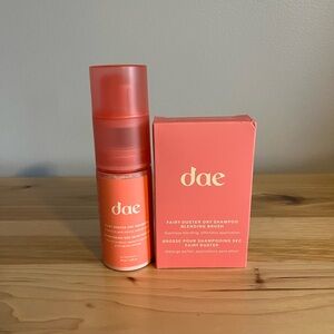 Dae fairy duster dry shampoo and blending brush